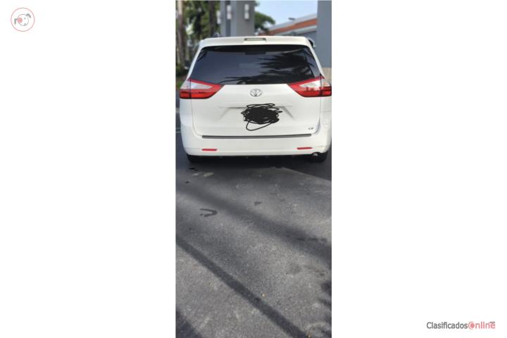 Toyota sienna mini van (TAXI)
