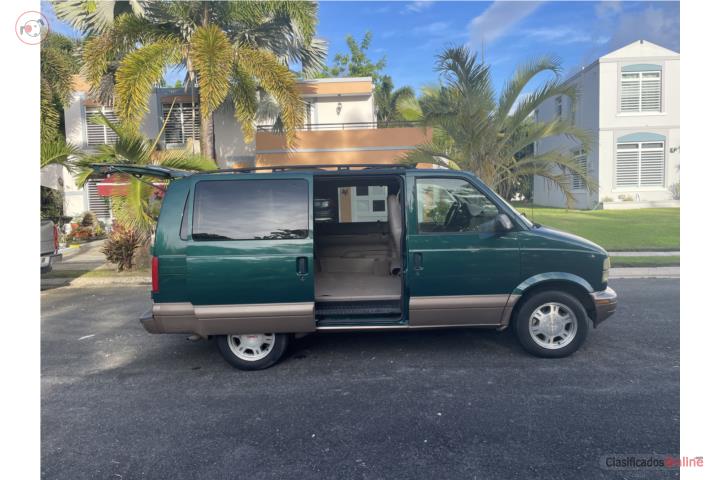 GMC Safari Verde 2003