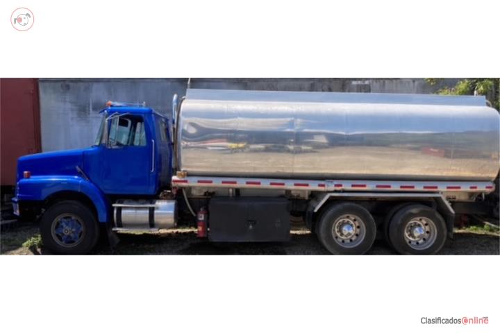 Camion VOLVO 1995, con tanque 5,800 gallones