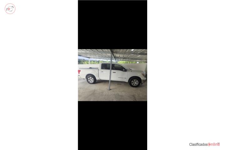 Nissan Titan 2018 Doble Cabina poco millaje