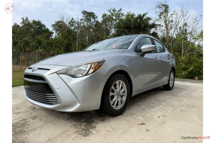 YARIS 71,600 MILLAS MANUAL TRANSMISIÓN