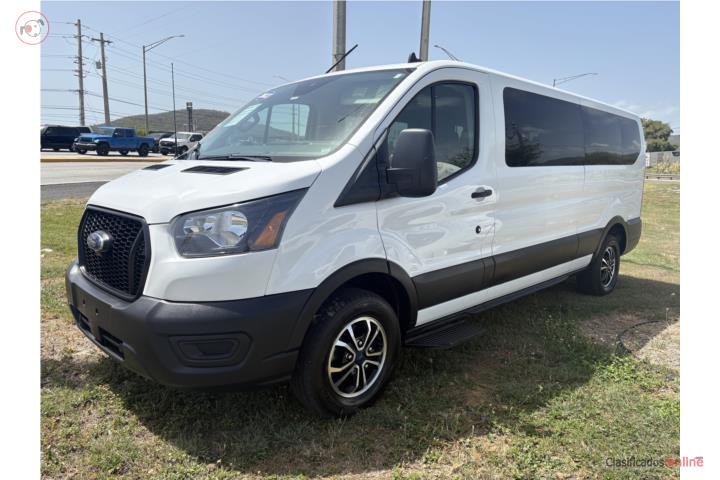 Ford Transit 350 15 pasajeros 2023