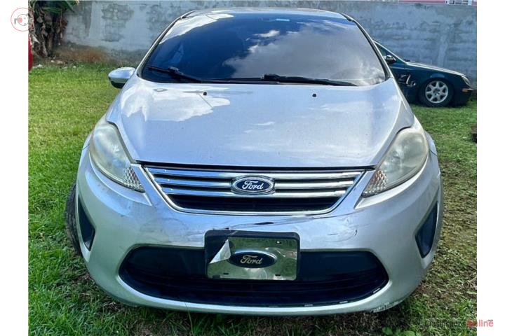 Ford Fiesta SE 2013 Gris automático