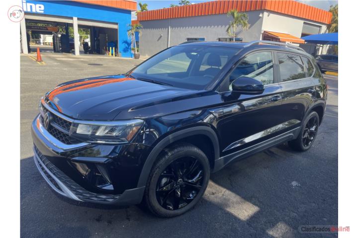 Taos SE 2024 6,000 millas Como Nueva