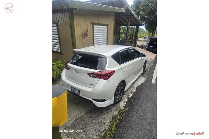 Toyota corolla im 2017 $11,000 cambio pickup