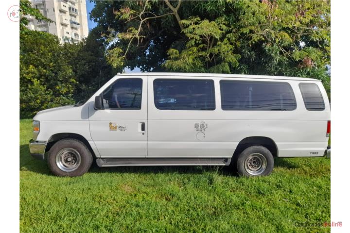 Vendo  Ford Econoline 350 Año 2012
