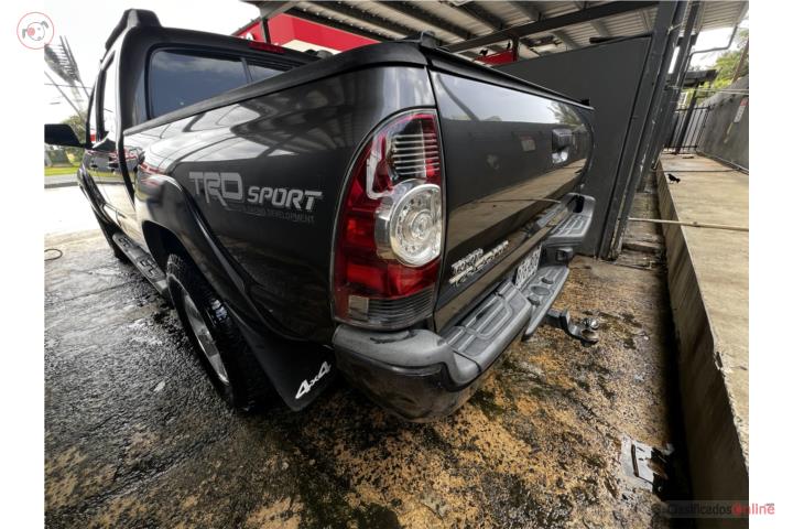 Toyota Tacoma TRD Sport, doble cabina 4X4 Año