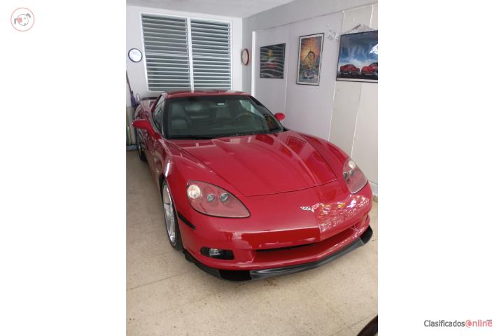 Corvette 2005 con doble capota,roja y cristal