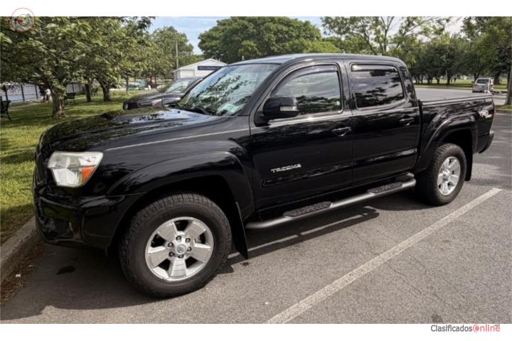 TACOMA 2014 COLOR NEGRA DOBLE CABINA