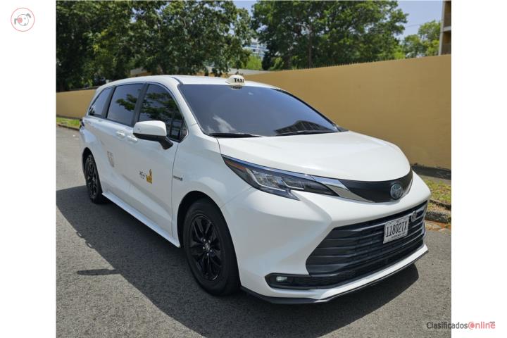 Se vende Toyota Sienna híbrida 2021
