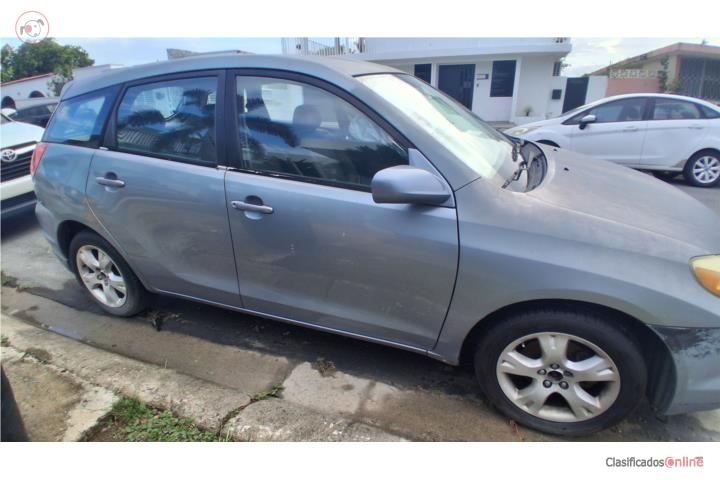 Toyota Matrix 2004 prende de una