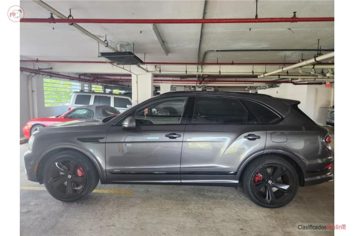 2021 Bentley Bentayga Hybrid -12k miles