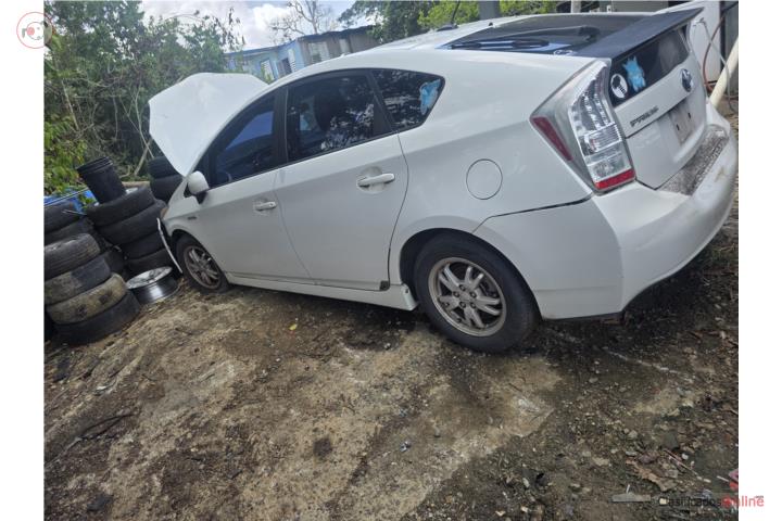 Toyota prius piezas o completa