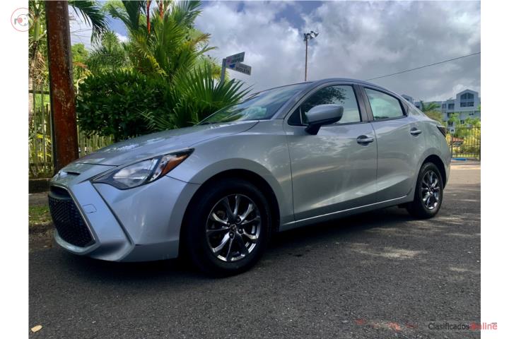 Toyota Yaris LE 2019 automático aire marbete