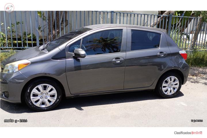 Toyota Yaris 2013 4 puertas automático con ma