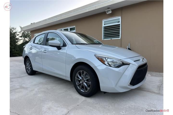 Toyota Yaris LE 2020 solo 30k millas