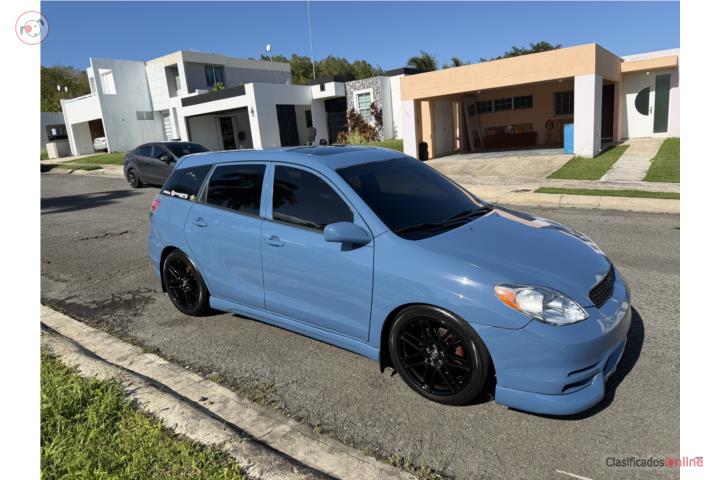 Toyota matrix 2004 musica en las puertas