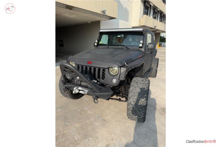 Jeep - 17K millas - Customizado