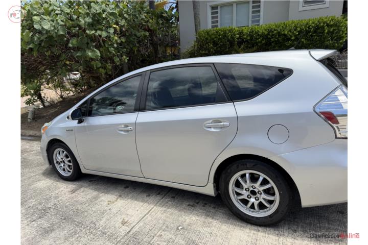 PRIUS V.