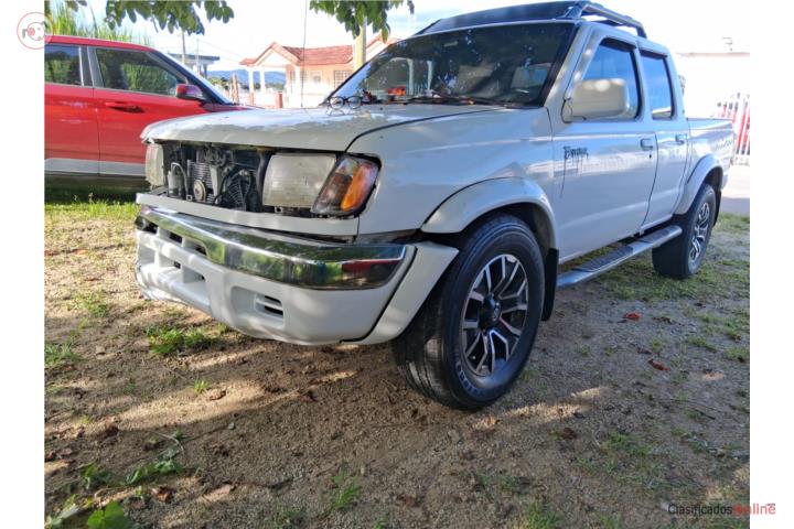 Nissan frontier 2000 aut aire accidentada