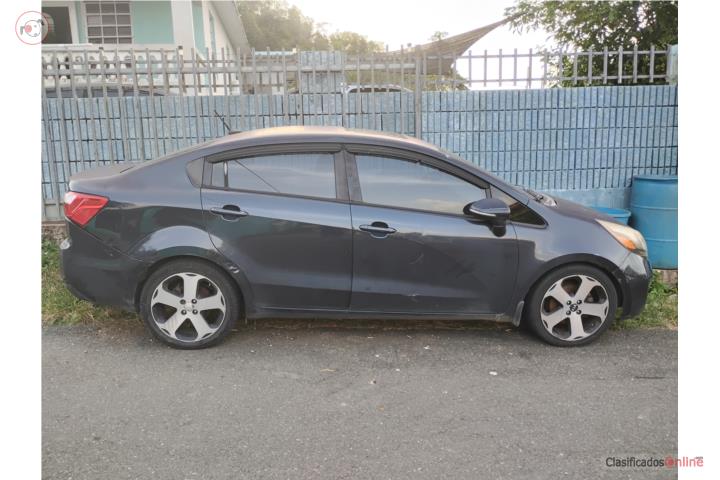 Kia Rio 2013  $1,300 omo