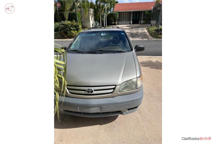 Se vende Toyota Sienna CE 2003, un solo dueño
