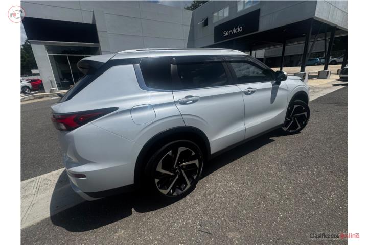 Mitsubishi Outlander SE 2023