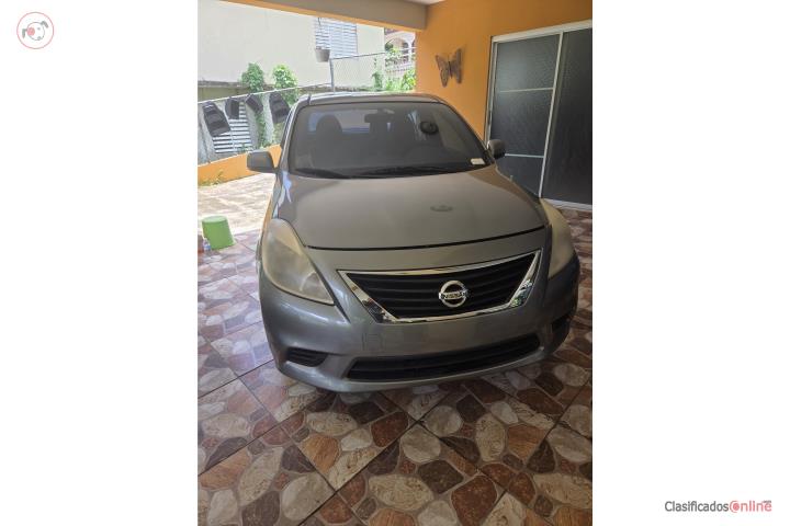 Se vende nisan versa 2014