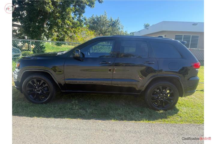 JEEP GRAND CHEROKEE LAREDO 2020