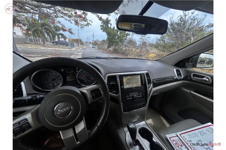 2012 Grand cherokee Laredo E
