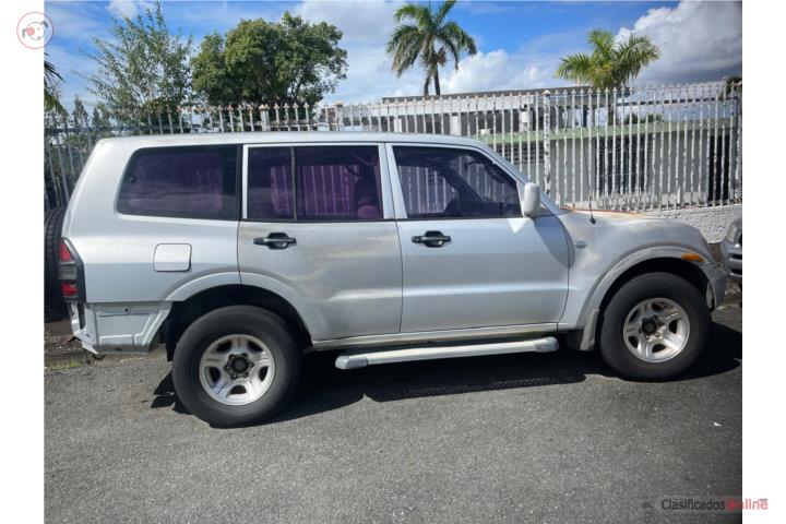 Mitsubishi Montero XLS Gris 2001