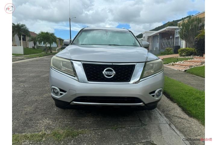 Nissan Pathfinder SL Premium Package 2013