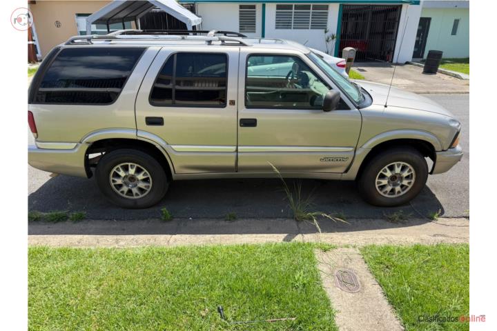 GMC-Jimmy 2001 necesita arreglo y marbete