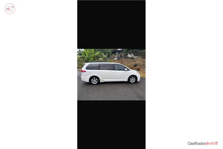 Toyota Sienna 2011 Le