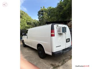 Van chevrolet express 2010