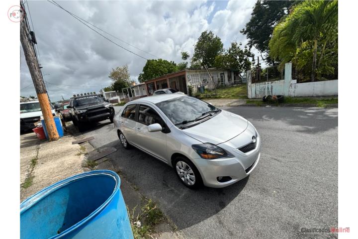 Toyota Yaris 2008 recien pintado completo