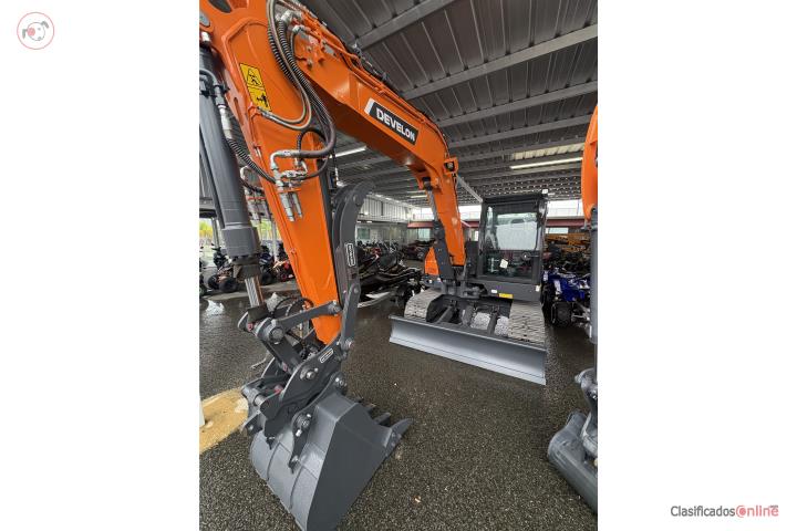 Excavadora Develon serie 7