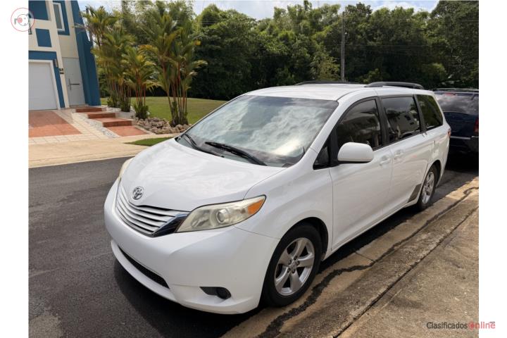 Toyota Sienna 2015 LE