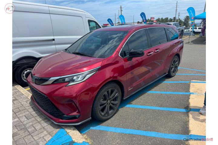 2021 TOYOTA SIENNA XSE