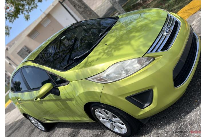Ford fiesta SE 2012
