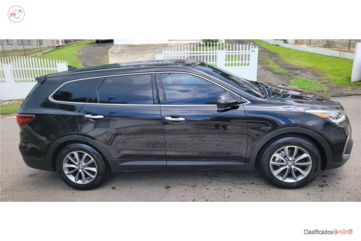 Hyundai Grand Santa Fe 2017 negra