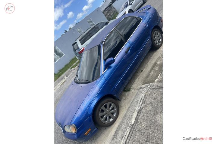 CVD o se negocia Suzuki Baleno 2000