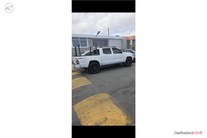 Toyota tacoma trd sport 2014   $25,800