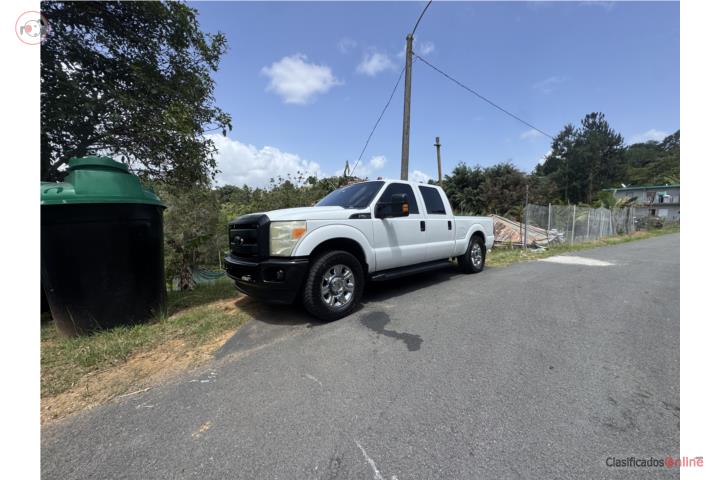 Ford 250 Super Duty año 2012 gasolina