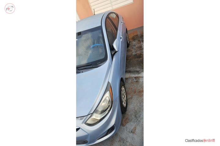 Auto en condiciones un solo dueño.