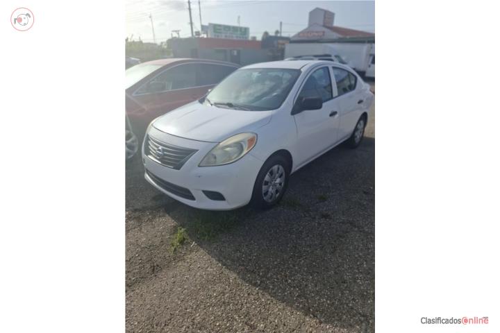 Nissan Versa 2012 75k millas $3,800