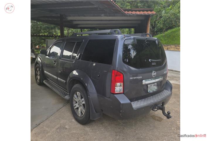 Nissan Pathfinder 2011