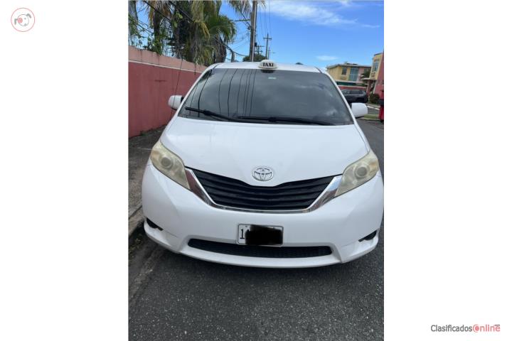 Toyota siena 2011 4500 con permisos de taxis
