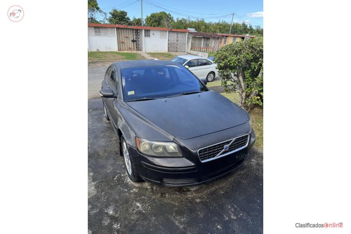 Volvo S40 2006, prende. $700
