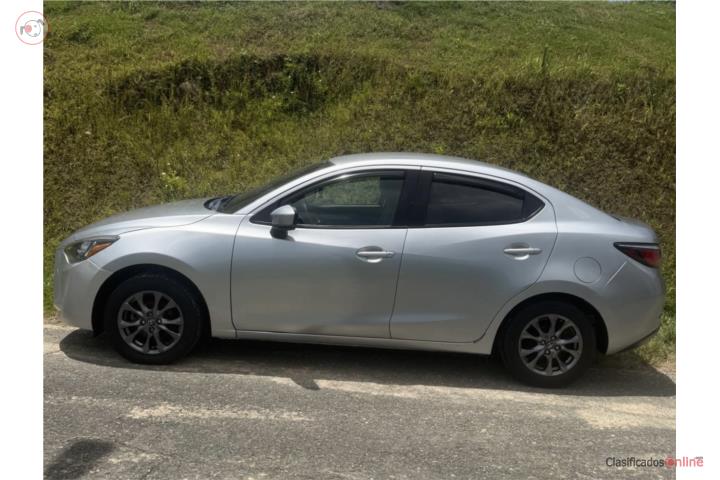 Toyota Yaris 2019 poco millaje 66k millas